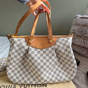 Louis Vuitton Siracusa white and gray crossbody and/or hand bag size GM